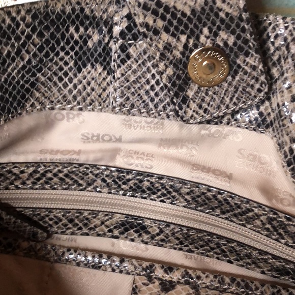 Michael Kors ~ SnakeSkin Shoulder Bag - Picture 13 of 14